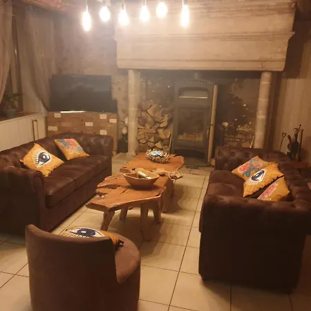 La Maison Porte Bonheur Pensión Chantelle