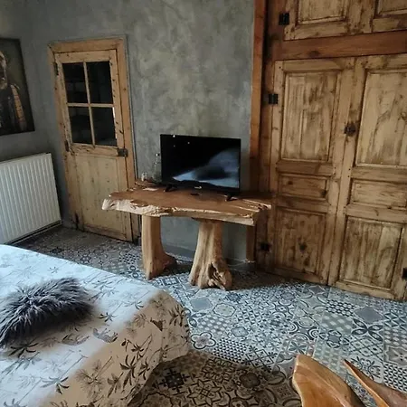 La Maison Porte Bonheur 4* Chantelle